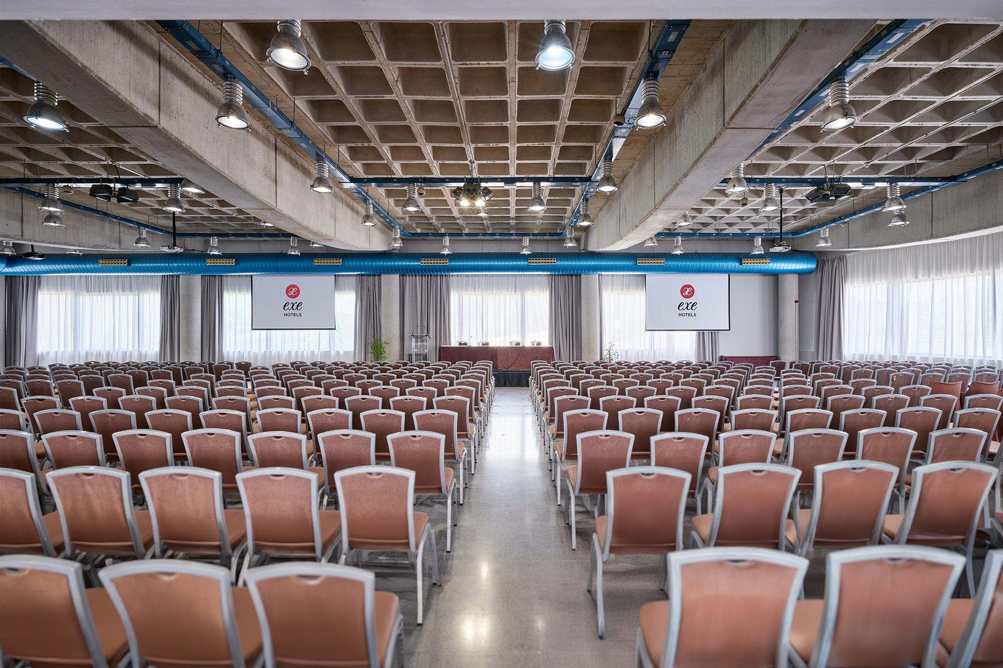 L’elevat nombre d’inscripcions obliga a traslladar el I Congrés de la Doble Xarxa organitzat per Alhora a una sala més gran